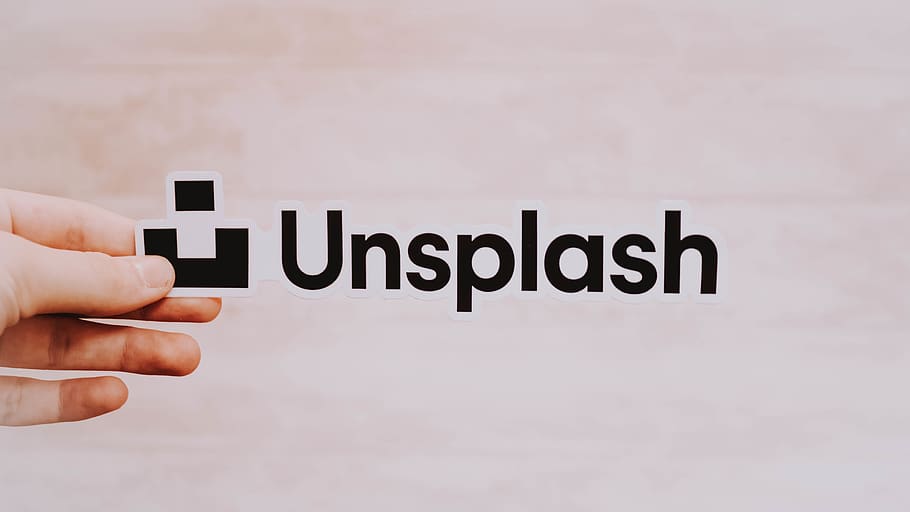 logotip insolvent, humà, persona, mà, dit, cara, text, logotip, gest, palmell de les mans, desaprofitar, producte, naturalesa, gent, fotografia, foto, electrònica, femella, símbol, videojocs, alfabet, mà humana, part del cos humà, guió occidental, comunicació, tir de l'estudi, còpia espai, una persona, celebració, dit humà, part del cos, a l'interior, primer pla, sola paraula, paper, lletra majúscula, color negre, missatge, 4K