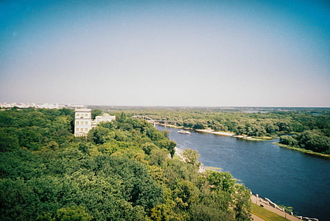 river between forest, scenery, outdoors, nature, landscape, water, land, shoreline, ocean, sea, coast, aerial view, panoramic, plant, vegetation, slope, reservoir, urban, river, building, architecture, tree, sky, built structure, clear sky, no people, copy space, history, city, travel, scenics - nature, travel destinations, the past, building exterior, 2K, CC0, public domain, royalty free