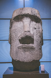 brun statue, arkitektur, bygning, kolonne, søjle, Frankrig, Paris, arkæologi, hjem indretning, symbol, emblem, kunst, totem, tiki, skulptur, tårn, kloster, boliger, klippe, Spir, Kunst og håndværk, menneskelig repræsentation, repræsentation, ingen mennesker, kreativitet, statue, mandlig lighed, håndværk, bygget struktur, religion, dag, tæt på, spiritualitet, lav vinkel visning, stenmateriale, carving - håndværk produkt, tro, 5K, CC0, offentligt domæne, royaltyfrie