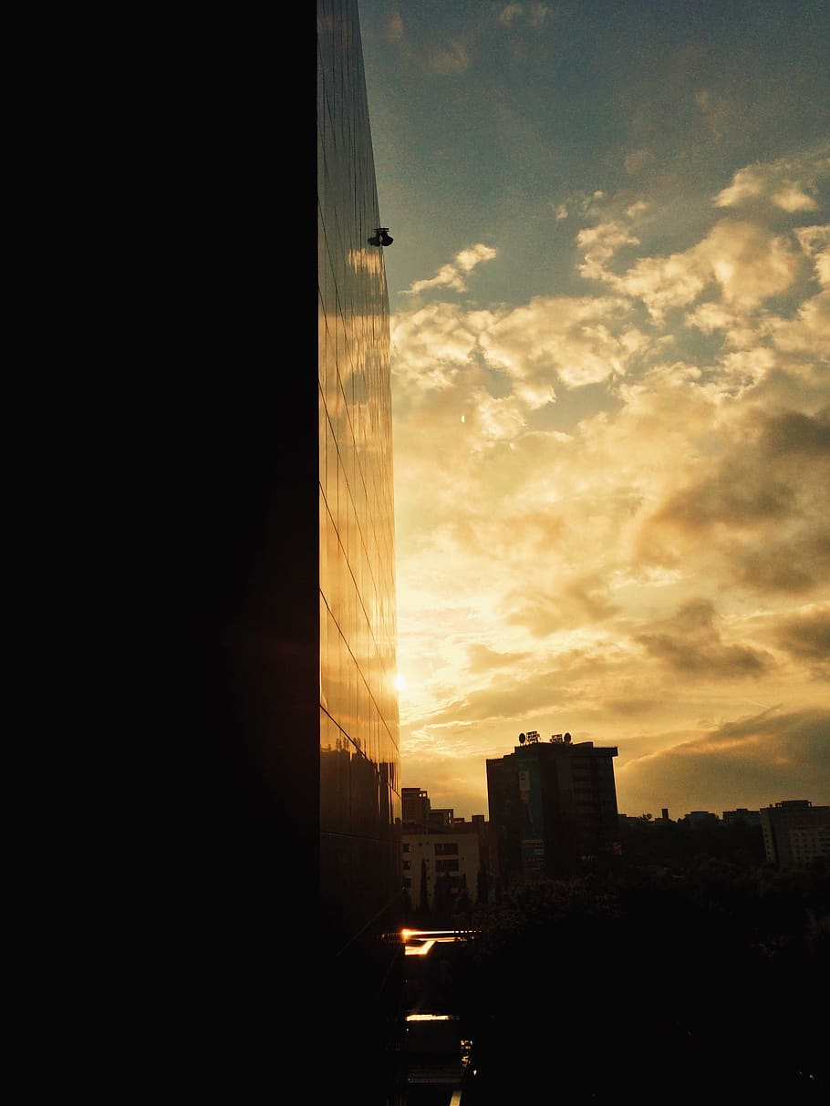 Sonnenuntergang, Himmel, Wolken, Sonne, Gebäude, glasd, gebaute Struktur, die Architektur, Gebäudehülle, wolke - himmel, Stadt, keine Leute, Natur, Silhouette, Sonnenlicht, Bürogebäude außen, Turm, draußen, Wolkenkratzer, Flachwinkelansicht, große Höhe, Büro, modern, 2K
