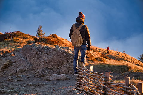 landskab, bjerg, topmøde, skyer, solnedgang, sol, mand, silhuet, observatør, landskabet, natur, vinter, dom, clermont ferrand, puy de dôme, Frankrig, Europa, himmel, rigtige mennesker, sky - himmel, en person, fritidsaktivitet, livsstil, klippe, rock-objekt, herrer, stående, bagfra, skønhed i naturen, fuld længde, solid, dag, scenics - natur, vandring, udendørs, 5K, CC0, offentligt domæne, royaltyfrie