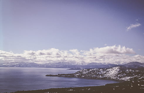 nubes, nieve, cubierto, montañas, Oceano, azul, nube, nublado, verde, paisaje, mate, prado, parque, cielo, clima, fondo, tapado, cielo nublado, paisaje de nubes, cúmulo, día, envuelto, ambiente, mullido, bosque, naturaleza, al aire libre, río, marina, temporada, blanco, invierno, agua, paisajes - naturaleza, nube - cielo, montaña, belleza en la naturaleza, mar, tranquilidad, escena tranquila, nadie, tierra, cordillera, playa, idílico, escena no urbana, 2K, CC0, dominio público, libre de derechos