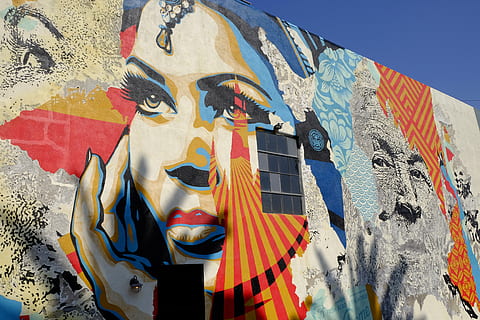 mural dinding, coretan, Amerika Serikat, Los Angeles, dinding, poster, kolase, seni, seni modern, Parade, orang, manusia, orang banyak, karnaval, seni dan kerajinan, perwakilan, kreativitas, multi-warna, representasi manusia, tidak ada orang, lukisan dinding, kerajinan, fitur dinding - bangunan, hari, rupa perempuan, patung, keserupaan pria, Arsitektur, di luar rumah, tampilan sudut rendah, hiasan, 4K, CC0, domain publik, bebas royalti