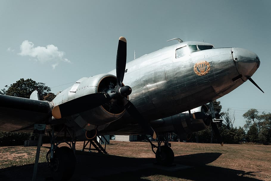 biplà gris, transport, avions, avió, avió de guerra, karlsborg, suècia, bombarder, biplà, llum solar, ombra, aeroport, camp d’avió, parc infantil, jet, lluitador, estiu, vell, swedisharmy, vintage, vehicle aeri, cel, manera de transport, naturalesa, dia, militar, a l'aire lliure, hèlix, cap gent, viatjar, núvol - cel, avió militar, exèrcit, en moviment, transport públic, indústria aeroespacial, 5K
