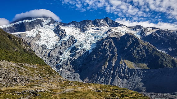 fotografia di paesaggio, montagne di snowcap, nuvole, freddo, luce del giorno, erba, alto, ghiaccio, paesaggio, maestoso, montagna, picco di montagna, natura, all'aperto, rocce, panoramico, cielo, la neve, inverno, scenics - natura, bellezza nella natura, temperatura fredda, catena montuosa, scena tranquilla, ambiente, la tranquillità, nuvola - cielo, montagna innevata, scena non urbana, nessuno, giorno, idilliaco, formazione, 4K, CC0, dominio pubblico, privo di copyright