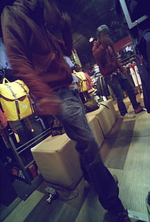 specchio, ombra, riflessione, fantasma, occhiali da sole, vestito, Abiti, autoscatto, persone reali, persone, uomini, gruppo di persone, movimento, occupazione, in casa, cultura artistica e intrattenimento, persone accessorie, abbigliamento casual, notte, retrovisore, prestazione, stili di vita, inclinazione, adulto, attività, artista, architettura, gruppo, 5K, CC0, dominio pubblico, privo di copyright