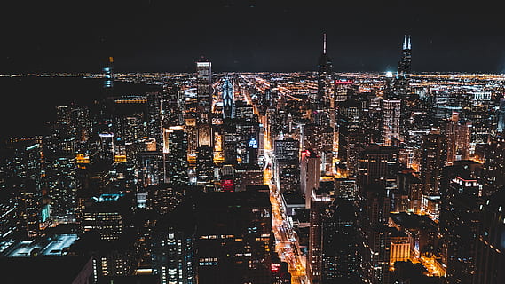 grattacielo, edifici, ore notturne, architettura, città, paesaggio urbano, centro, crepuscolo, sera, illuminato, luce, metropolitano, notte, panoramico, orizzonte, torri, zona urbana, esterno dell'edificio, struttura costruita, costruzione, edificio per uffici esterno, folla, affollato, Torre, alto - alto, moderno, destinazioni di viaggio, cielo, vista dall'alto, guglia, distretto finanziario, all'aperto, vita notturna, 5K, CC0, dominio pubblico, privo di copyright
