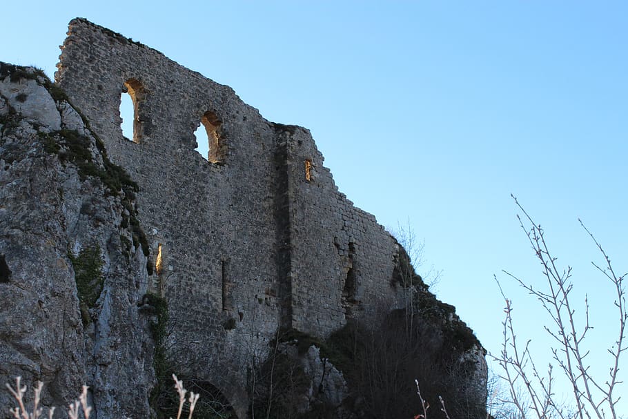 roquefixade, castell, cathar, ariège, França, ruïna, monument, cel, vista d’angle baix, història, el passat, cel clar, arquitectura, naturalesa, dia, rock, cap gent, sòlid, estructura construïda, rock - object, formació de roca, blau, a l'aire lliure, planta, vell, exterior de l'edifici, antiga ruïna, arruïnat, civilització antiga, 5K