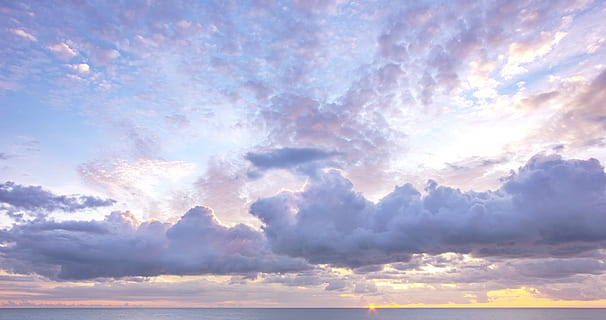 chmury, niebo, zachód słońca, chmura - niebo, scenics - natura, piękno natury, dramatyczne niebo, cloudscape, światło słoneczne, środowisko, atmosfera, Natura, promień słońca, tła, światło - zjawisko naturalne, nastrojowe niebo, żadnych ludzi, niebieski, burza, pochmurny, meteorologia, wiatr, na dworze, słońce, jasny, jasno oświetlone, 4K, CC0, domena publiczna, darmowe zdjęcia