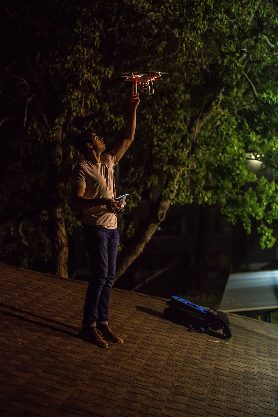 drone, dji, camps, Houston, retrat, tons, texas, fantasma, aèria, una persona, longitud completa, persones reals, arbre, planta, braç humà, vista del darrere, roba casual, estils de vida, braços aixecats, activitat d'oci, naturalesa, celebració, membre, a l'aire lliure, homes, de peu, creixement, nit, extremitat humana, 5K