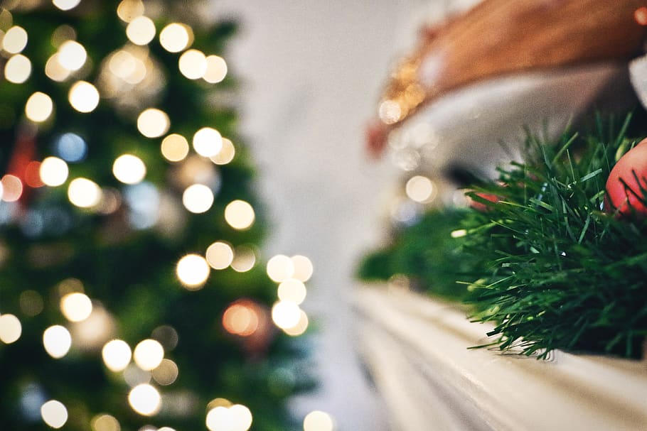 verde, artificiale, Pino, albero, pianta, ornamento, albero di Natale, abete, abies, conifera, Home decor, mantello, decorazioni, Natale, sfondo, luci, abete rosso, illuminazione, perlina, Accessori, accessorio, Festival, vacanza, decorazione natalizia, decorazione, celebrazione, illuminato, ornamento di Natale, in casa, avvicinamento, natura, nessuno, vacanza - evento, colore verde, luci di Natale, albero di conifere, ago - parte vegetale, 5K