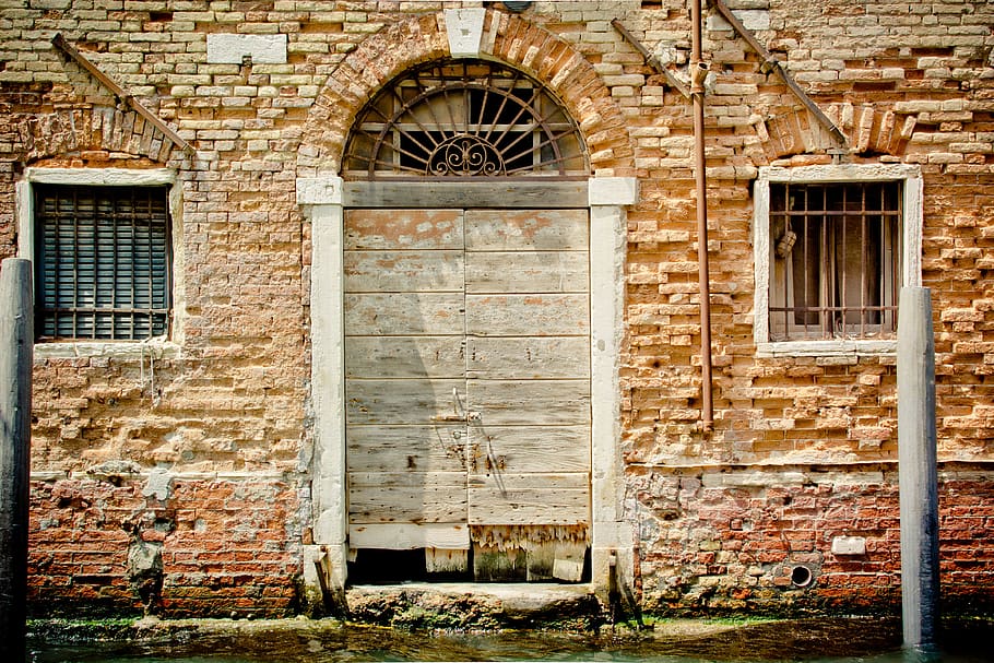 durys, tikslas, vartai, įvesties, Venecija, Italija, arka, apvali arka, senas, pastatas, portalas, architektūra, akmuo, mediena, fasadas, medinės durys, mediniai vartai, pasibaigė, nuskendo, pastatyta struktūra, pastato išorė, plytų siena, langas, plytų, sienos, atsisakyta, nėra žmonių, namas, dieną, įėjimas, sienų kūrimo funkcija, uždaryta, nusileidęs, lauke, pablogėjimas, 4K