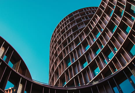 estructura d’edificis marrons, arquitectura, edifici, cúpula, edifici d'oficines, urbà, ciutat, planetari, torre, cel, arquitectura futurista, arquitectura bonica, línies capdavanteres, corbes, línies, cel aquàtic, blau, arquitectura moderna, futurista, Copenhaguen, aqua, exterior de l'edifici, estructura construïda, vista d’angle baix, exterior d’edifici d’oficines, modern, cel clar, oficina, naturalesa, dia, cap gent, vidre - material, patró, a l'aire lliure, gratacels, reflexió, 5K, CC0, domini públic, lliure de regalies
