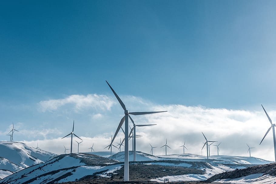 núvols, cel, naturalesa, molí de vent, muntanya, aire, viatjar, aventura, energia renovable, energia alternativa, aerogenerador, turbina, hivern, temperatura de fred, generació de combustible i energia, energia eòlica, medi ambient, núvol - cel, neu, conservació del medi ambient, dia, cap gent, bellesa a la natura, a l'aire lliure, escenics - natura, recursos sostenibles, muntanya nevada, 5K
