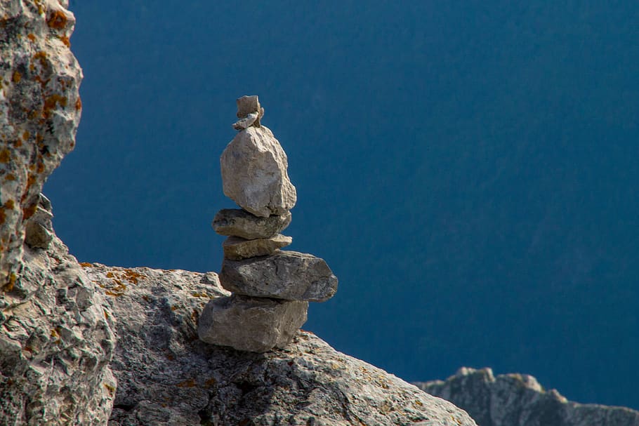 stenbalancering, sten-, balancering, klipper, moutain, dyr i naturen, dyre temaer, fugl, klippe, hvirveldyr, solid, rock-objekt, dyr, dyreliv, blå, perching, natur, ingen mennesker, dag, et dyr, udendørs, himmel, sollys, skyfri himmel, 4K
