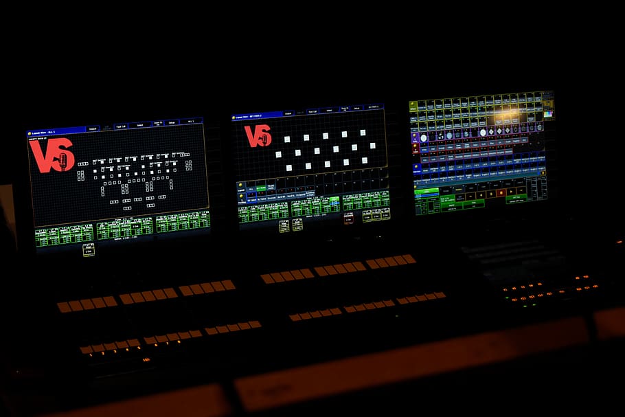 schwarz, eben, Bildschirm TV, Studio, Stadt, Stadt, Dorf, Gebäude, Metropole, städtisch, Anzeigetafel, Elektronik, Klavier, Musikinstrument, Freizeitaktivitäten, Beleuchtung, Crew, Show, leichtes Brett, Technik, Bildschirm, Monitor, Anzeige, Technologie, keine Leute, Steuerung, Nummer, beleuchtet, Nahansicht, drinnen, dunkel, mehrfarbig, Nacht-, Flughafen, Text, Kommunikation, Computer, Schalttafel, Geschäft, Transport, Finanzen, westliche Schrift, Computerbildschirm, 5K