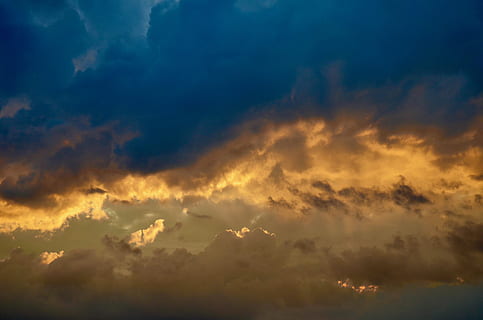 nebe, mraky, západ slunce, večer, slunce, dosvit, Červené, oranžový, dramatický, světlo, večerní obloze, vpřed, gewitter stimmung, bouřkové mraky, mrak - nebe, krása v přírodě, scenics - příroda, klid, klidné scény, nikdo, Příroda, scéna s oblaky, dramatická obloha, idylický, oranžová barva, pozadí, nízký úhel pohledu, venku, bouřka, slunečního světla, životní prostředí, meteorologie, 4K, CC0, veřejná doména, bez autorských práv