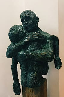 fill pròdig, escultura, art i artesania, representació humana, representació, estàtua, semblança masculina, creativitat, cap gent, artesania, a l'interior, funció de construcció de parets, primer pla, vell, història, arquitectura, el passat, aliatge de bronze, museu, dia, semblança femenina, estàtua d'art, 2K, CC0, domini públic, lliure de regalies