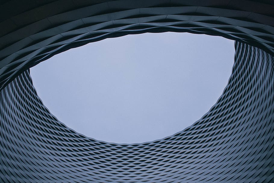 paret de formigó gris, suïssa, basel, forat, ocell, animal, esfera, arquitectura, cercle, disseny, anell, arquitecte, messeplatz, mínim, cable, espiral, filferro espinós, finestra, bobina, teranyina, condomini, cel, estructura construïda, vista d’angle baix, cap gent, dia, patró, exterior de l'edifici, naturalesa, cel clar, modern, blau, forma geomètrica, llum solar, a l'aire lliure, ciutat, directament a sota, forma, metall, edifici, exterior d’edifici d’oficines, resum, gratacels, sostre, acer, 4K