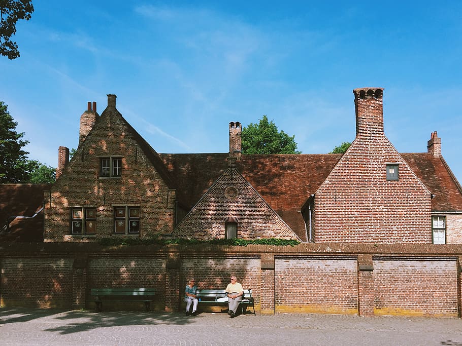 bruge, สถาปัตยกรรม, โครงสร้างที่สร้างขึ้น, ภายนอกอาคาร, อาคาร, วัน, ธรรมชาติ, ท้องฟ้า, ประวัติศาสตร์, ที่ผ่านมา, บ้าน, ต้นไม้, กลางแจ้ง, ย่านที่อยู่อาศัย, ผู้ชาย, เก่า, เมฆ - ท้องฟ้า, ปลูก, จุดหมายปลายทางการท่องเที่ยว, แสงแดด, 2K