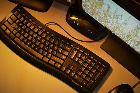 calculator, tastatură, studiu, Afaceri, şcoală, muncă, birou, masa, educaţie, , tehnologie, echipamente de calcul, tastatura, comunicare, în interior, vedere în unghi mare, conexiune, nici o persoana, a închide, tehnologia fără fir, mobila, mouse-ul computerului, lemn - material, calculatorul de birou, 4K, CC0, domeniu public, fără drepturi de autor