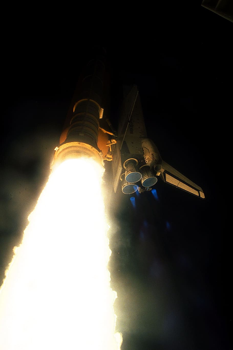 liftoff, plads, shuttle, lancering, station, NASA, mission, industri, belyst, natur, nat, udendørs, arbejder, byggebranchen, lav vinkel visning, teknologi, ingen mennesker, udstyr, ufuldstændig, lys - naturligt fænomen, himmel, metalindustrien, brændstof og elproduktion, bevægelse, beskæftigelse, 1080P