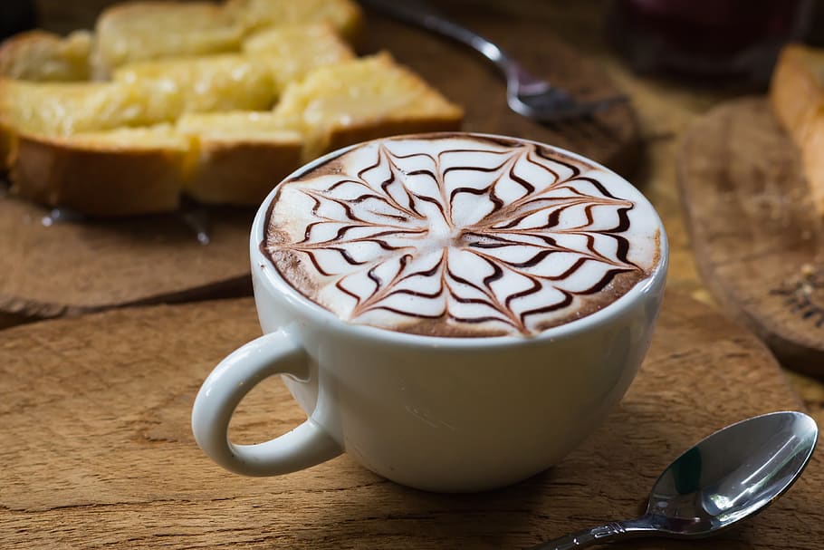 latte progettato fiore, arte, bevanda, pane, caffeina, cappuccino, caffè, crema, tazza, delizioso, bere, caffè espresso, cibo, forchetta, fragrante, toast francese, latte art, modello, cucchiaio, legna, cibo e bevande, rinfresco, caffè - bevanda, boccale, tazza di caffè, tavolo, latte macchiato, bevanda calda, utensile da cucina, bevanda spumosa, freschezza, concentrarsi sulle conoscenze acquisite, schiuma art, nessuno, vasellame, prima colazione, 4K