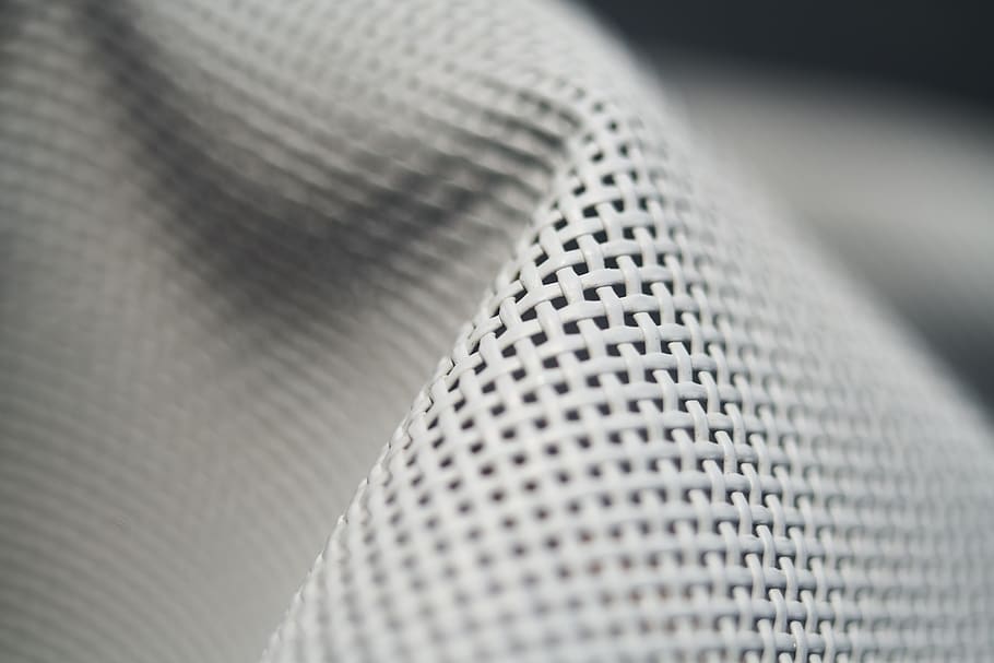 teixit, gris, patró, textura, tèxtil, geometria, modern, disseny, decoració, superfície, resum, blanc, geomètric, figura, decoratiu, fons, macro, arruga, suavitat, detall, bonic, enfocament selectiu, primer pla, metall, a l'interior, cap gent, marc complet, color plata, cultura i entreteniment artístic, forat, tecnologia, repetició, brillant, natura morta, embolic de cables, acer, cuir, 8K