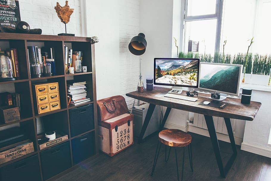 ordinador, navegador, recerca, estudiar, escola, negocis, oficina, treballar, escriptori, llibres, prestatge, pantalla de llum, taula, mobles, tecnologia, cap gent, a l'interior, interior de casa, seient, cadira, dia, absència, publicació, comunicació, llibre, equips d’il·luminació, habitació domèstica, marc, material de fusta, llum elèctrica, oficina a casa, 5K