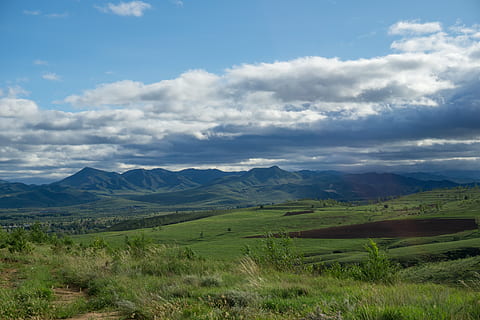 Berg, dunkle Wolken, Wolke, hdr, Farbe, Wald, wolke - himmel, Landschaft, Szenen - Natur, ruhige Szene, Umgebung, Himmel, Ruhe, Schönheit in der Natur, Nicht-städtische Szene, Natur, Pflanze, keine Leute, Gras, Land, Tag, grüne Farbe, idyllisch, Feld, Gebirge, draußen, hügelige Landschaft, 5K, CC0, gemeinfrei, lizenzfrei