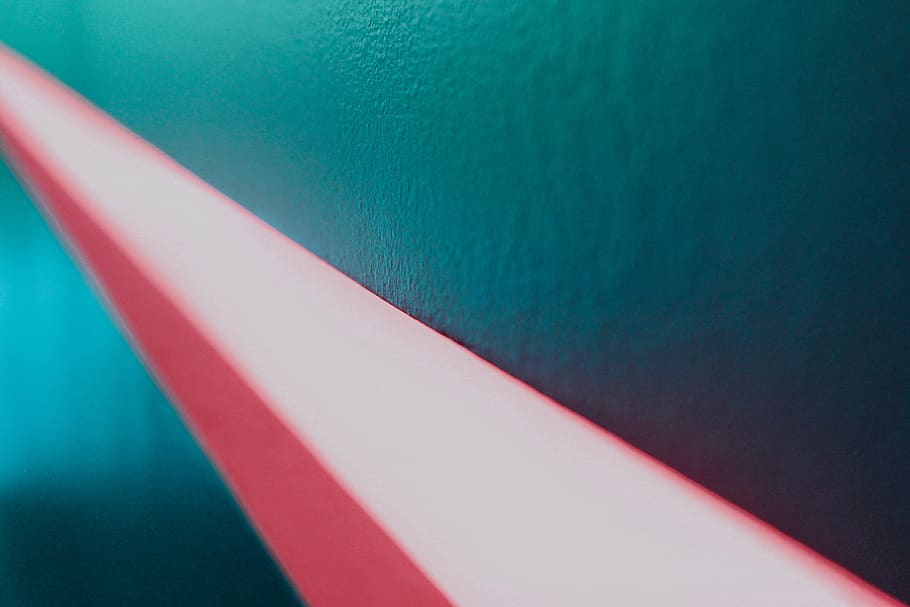Blau, rot, Licht, Wand, abstrakt, Perspektive, Linie, Farbe, diagonal, minimal, Nahansicht, keine Leute, drinnen, Muster, Hintergründe, Vollbild, pinke Farbe, mehrfarbig, Wasser, Schwimmbad, gestreift, High Angle View, Tag, kopieren sie platz, Brechung, türkisfarben, 4K