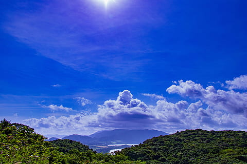 gökyüzü, Güneş, bulut, peyzaj, Mavi gökyüzü, doğal, yaz, ışık, parlayandı, bulutlar deniz, okinawa, Ishigaki adası, Japonya, rüzgar, mavi, Beyaz bulut, ağaçlar ve bitkiler, orman, güzel, bulut - gökyüzü, doğada güzellik, manzaralar - doğa, sakin sahne, doğa, huzur, çevre, dağ, insansız, bitki, ağaç, Güneş ışığı, açık havada, pastoral, güneş ışını, gün, 5K, CC0, kamu malı, telif ücretsiz