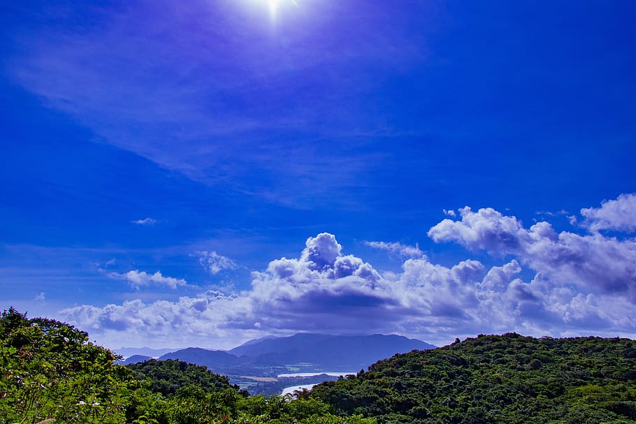 cielo, sole, nube, paesaggio, cielo blu, naturale, estate, luce, scintillante, mare di nuvole, Okinawa, isola ishigaki, Giappone, vento, blu, nuvola bianca, alberi e piante, boschi, bellissimo, nuvola - cielo, bellezza nella natura, scenics - natura, scena tranquilla, natura, la tranquillità, ambiente, montagna, nessuno, pianta, albero, luce del sole, all'aperto, idilliaco, raggio di sole, giorno, 5K