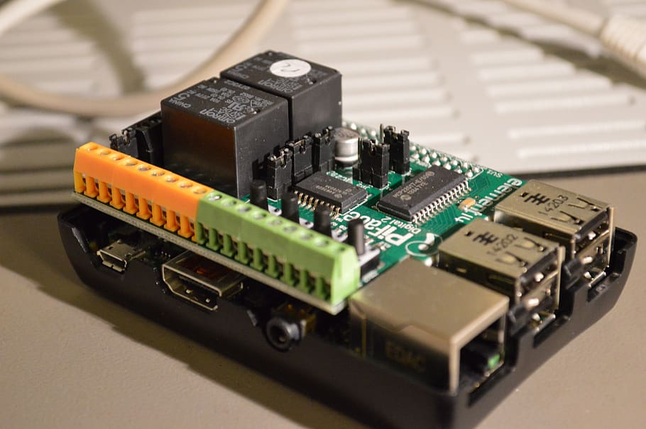 macro, electrònica, piface, raspberry pi, indústria, tecnologia, indústria electrònica, primer pla, xip d’ordinador, cap gent, targeta de circuits, centrar-se en primer pla, a l'interior, equips informàtics, equipament, ordinador, natura morta, tir de l'estudi, part de l’ordinador, plàstic, placa base, joguina, connexió, component elèctric, equipament elèctric, 5K
