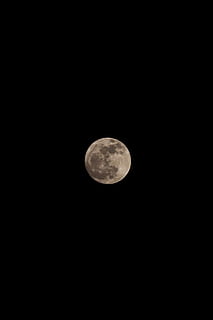 ple, lluna, nit, naturalesa, a l'aire lliure, espai, astronomia, univers, espai exterior, lluna plena, eclipsi, Eclipse de lluna, nebulosa, paisatge, panoràmica, horitzó, cel, cel estrellat, planeta, globus, bellesa a la natura, vista d’angle baix, Lluna planetària, escenics - natura, tranquil·litat, còpia espai, cel clar, cercle, idíl·lic, forma geomètrica, cap gent, forma, majestuós, fosc, astrologia, espai i astronomia, llum de la lluna, 4K, CC0, domini públic, lliure de regalies