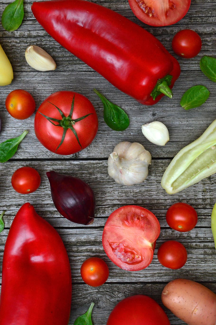 varietat de verdures, assortiment, fons, munt, Xile, colorit, dieta, Agricultura, flatlay, menjar, fresc, frescor, fruites, All, verd, créixer, salut, saludable, nutritiu, ceba, julivert, pebre, crua, vermell, espècia, tomàquets, varietat, verdures, fusta, taula de fusta, vegetals, menjar i beguda, benestar, natura morta, pebrot picant, tomàquet, alimentació saludable, vista d’angle alt, a l'interior, gran grup d'objectes, Xile vermell, fruita, directament a sobre, taula, primer pla, cap gent, menjar vegetarià, 5K