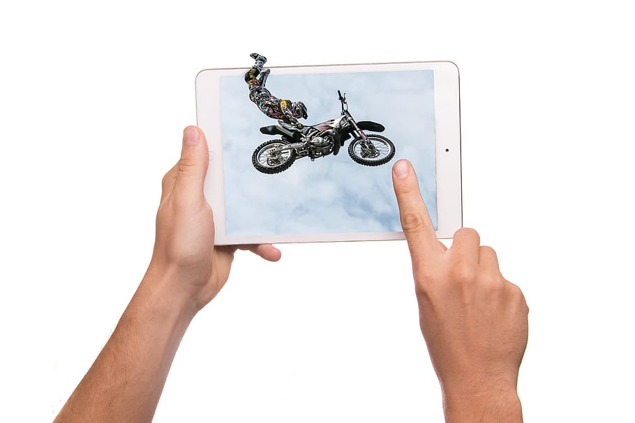 tablet, 3d, elektronisk, objekt, røre ved, skærm, teknologi, motocross, cykel, sport, human, aktivitet, hånd, menneskelig hånd, hvid baggrund, menneskelig kropsdel, studio skud, bedrift, en person, trådløs teknologi, meddelelse, skåret ud, herrer, smart telefon, bærbar informationsenhed, forbindelse, indendørs, viser, kopiere plads, finger, menneskelig lem, 5K