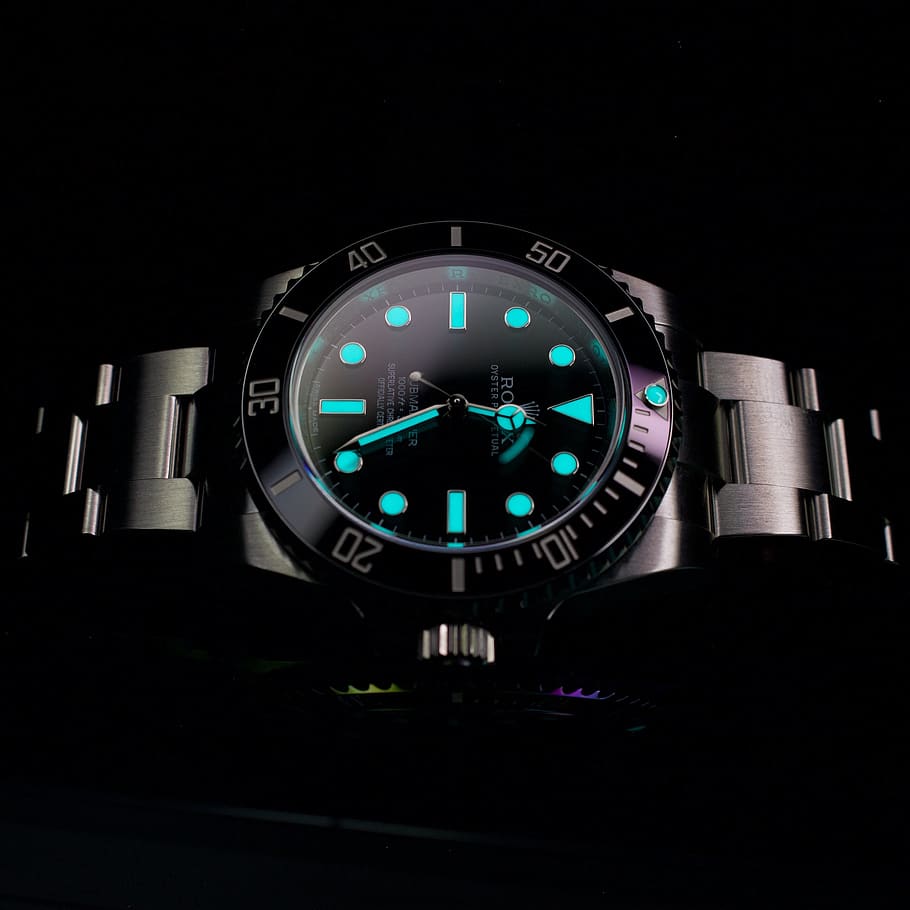 temps, rellotge, veure, minut, data límit, Rolex, submariner, marcar, temporitzador, lluminós, precisió, instrument, mitjanit, rellotge de polsera, tir de l'estudi, fons negre, primer pla, a l'interior, tecnologia, cap gent, nombre, fosc, còpia espai, forma, forma geomètrica, il·luminat, control, cercle, vista frontal, sol objecte, 2K
