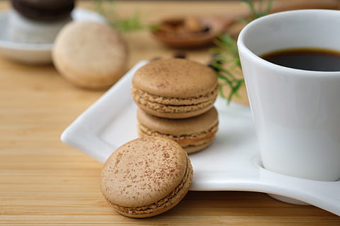 tři, cookies, vedle, pohár, káva, pečený, pečení, sušenky, cukroví, cukrovinky, Lahodné, napít se, francouzština, gurmán, macaron, občerstvení, cukr, jídlo a pití, jídlo, džbánek, stůl, svěžest, kávový šálek, káva - nápoj, zaměřit se na popředí, cookie, nikdo, sladké jídlo, podšálek, stálý život, detail, uvnitř, nádobí, horký nápoj, makarónek, Svačina, pokušení, snídaně, šálek čaje, 5K, CC0, veřejná doména, bez autorských práv