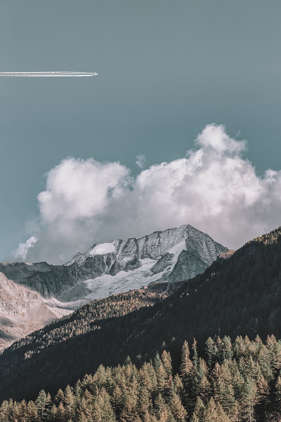 sne bjerg, blå, himmel, fly, kold, dagslys, gletscher, høj, is, landskab, bjergtop, bjergtopmøde, bjerge, natur, natur tapet, klipper, naturskøn, sne, træer, vinter, skov, bjerg, scenics - natur, skønhed i naturen, sky - himmel, bjergkæde, ikke-urbane scene, rolig scene, ingen mennesker, ro, miljø, kold temperatur, dag, idyllisk, rejse, udendørs, snedækket bjerg, 5K