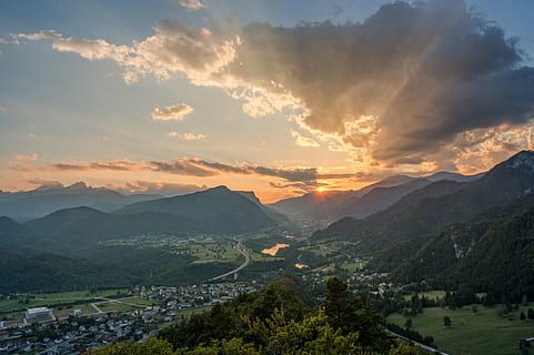 viva, taronja, vermell, núvol, sava, riu, slovenium, jesenice, posta de sol, cel, muntanya, escenics - natura, bellesa a la natura, núvol - cel, medi ambient, escena tranquil·la, tranquil·litat, Serra, planta, arbre, paisatge, naturalesa, escena no urbana, cap gent, idíl·lic, color taronja, a l'aire lliure, terra, 5K, CC0, domini públic, lliure de regalies