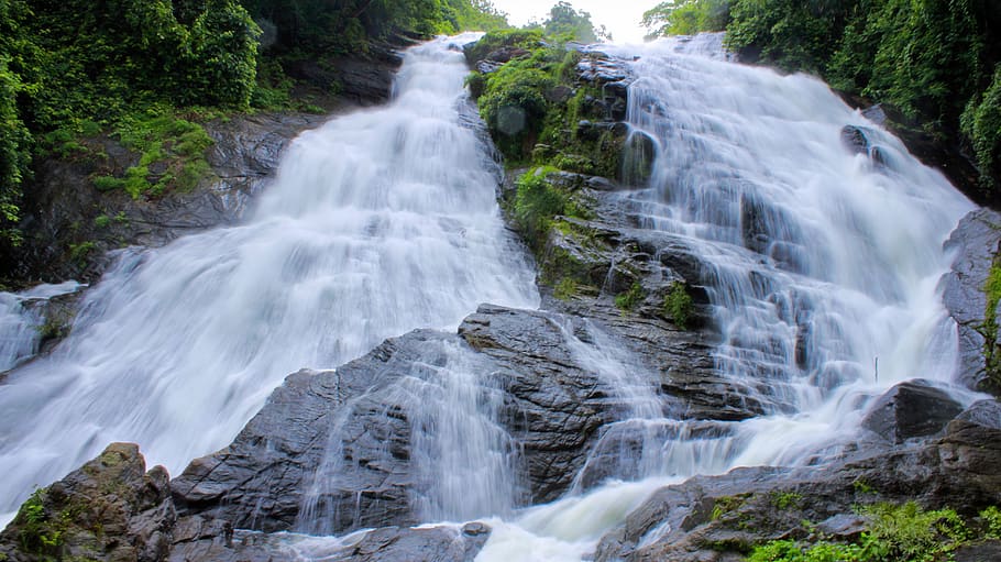 acqua, cascate, montagna, masso, ambiente, flusso, foresta, fresco, verde, paesaggio, muschio, naturale, natura, rocce, scenario, panoramico, ruscello, alberi, cascata, bagnato, boschi, bellezza nella natura, roccia, scenics - natura, movimento, terra, roccia - oggetto, pianta, acqua corrente, solido, lunga esposizione, albero, nessuno, movimento sfocato, giorno, fluente, potere in natura, all'aperto, foresta pluviale, acqua che cade, 5K