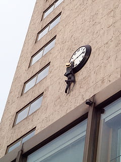 orologio, uomo, dipendere, rischio, vienna, Inquadratura dal basso, architettura, struttura costruita, esterno dell'edificio, finestra, costruzione, nessuno, comunicazione, giorno, caratteristica della parete, cielo, all'aperto, cielo sereno, vetro - materiale, telecamera di sicurezza, tecnologia, natura, città, sorveglianza, sicurezza, 2K, CC0, dominio pubblico, privo di copyright