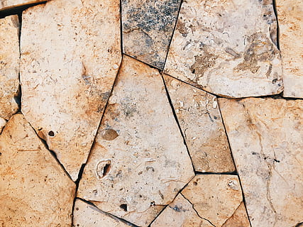 Marmorboden, Hintergründe, Vollbild, texturiert, keine Leute, verwittert, alt, Muster, Nahansicht, Rau, Bodenbelag, Tag, die Architektur, Fliese, stein material, solide, gebaute Struktur, Marmor, Schmutz, draußen, Wandbau - Funktion, schmutzig, Verschlechterung, Fliesenboden, 4K, CC0, gemeinfrei, lizenzfrei
