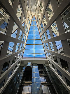 kwestia, głębokość, perspektywiczny, architektura, formy, projekt, niebieski, geometryczny, geometria, niebo, zbudowana struktura, szkło - materiał, odbicie, niski kąt widzenia, budynek, na zewnątrz budynku, żadnych ludzi, nowoczesny, Miasto, dzień, okno, przezroczysty, światło słoneczne, wzór, na dworze, Natura, podróżować, budynek biurowy na zewnątrz, bezpośrednio poniżej, szkło, świetlik, sufit, 2K, CC0, domena publiczna, darmowe zdjęcia