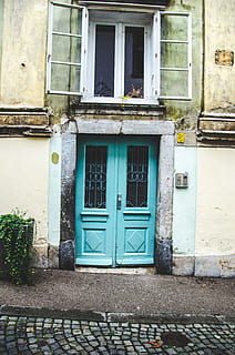 puerta azul, exterior del edificio, arquitectura, estructura construida, edificio, ventana, puerta, Entrada, Distrito residencial, casa, cerrado, día, nadie, al aire libre, puerta principal, antiguo, ciudad, fachada, sendero, calle, seguridad, 4K, CC0, dominio público, libre de derechos