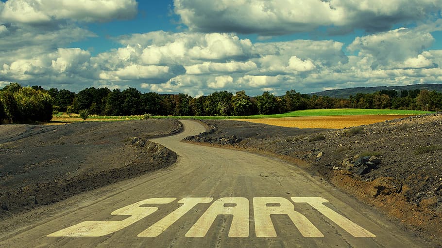 carretera, començar, començant, disseny, concepte, concepció, planificació, arxiu adjunt, oferta, pla, projectes, voluntat, objectiu, núvol - cel, cel, signe, direcció, el camí a seguir, transport, marcatge de carreteres, naturalesa, símbol, dia, cap gent, marcatge, arbre, carretera buida, planta, comunicació, medi ambient, senyal de trànsit, paisatge, a l'aire lliure, perspectiva decreixent, 4K