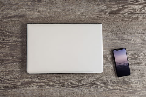 computador portátil, caderno, computador, pc, escritório, Iphone, x, Smartphone, telefone, madeira, de madeira, área de trabalho, mesa, empresa, maçã, ambiente de trabalho, tecnologia, ict, o negócio, moderno, dentro de casa, em branco, copie o espaço, cor branca, ninguém, comunicação, madeira - material, ainda vida, diretamente acima, tecnologia sem fio, visão de alto ângulo, conexão, papel, esvaziar, celular, fechar-se, dispositivo de informação portátil, origens, 5K, CC0, domínio público, royalty free
