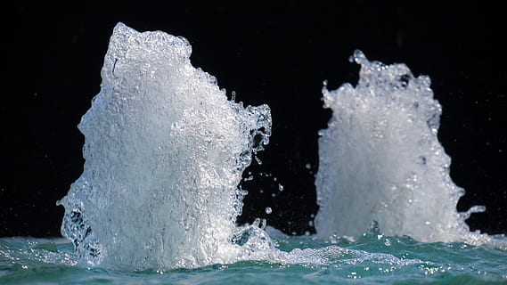 Fontaine, bulle, injecter, rafraîchissement, éclaboussure, pression, pression de l'eau, Obliger, sauvage, surcharge, goutte, eau, éclaboussures, la nature, mouvement, personne, fond noir, fermer, en plein air, mer, beauté dans la nature, prise de vue en studio, journée, se concentrer sur le premier plan, la glace, couleur blanche, vague, sport aquatique, congelé, pureté, pouvoir dans la nature, 5K, CC0, domaine public, libre de droits