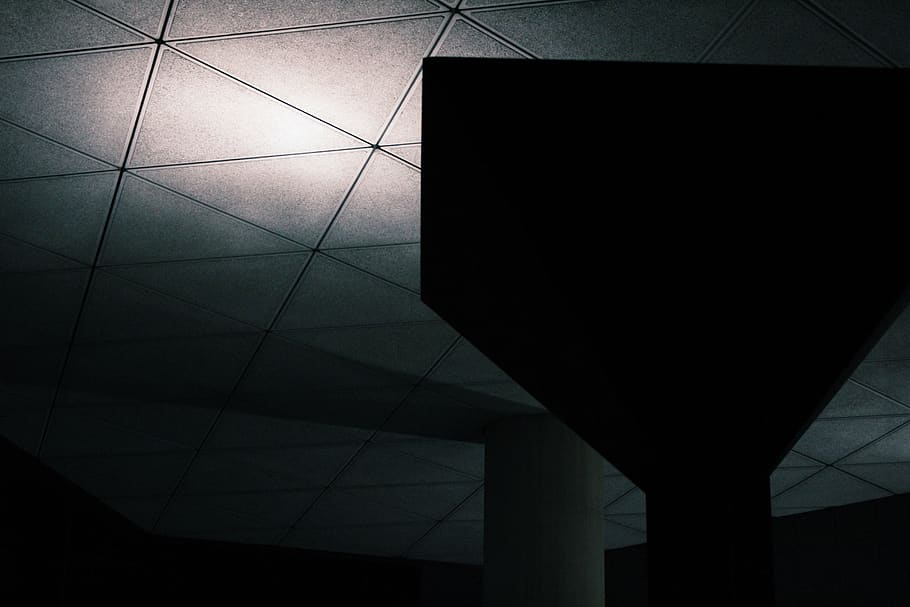 paret, vsco, biblioteca, arquitectura, estructura construïda, sòls, cap gent, resum, modern, columna arquitectònica, patró, a l'interior, rajola, il·luminat, forma, disseny, edifici, sòl de rajoles, forma geomètrica, funció de construcció de parets, fons, còpia espai, fosc, sostre, 2K